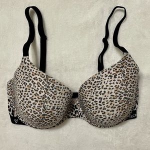Victoria’s Secret T-Shirt lightly lined Demi bra